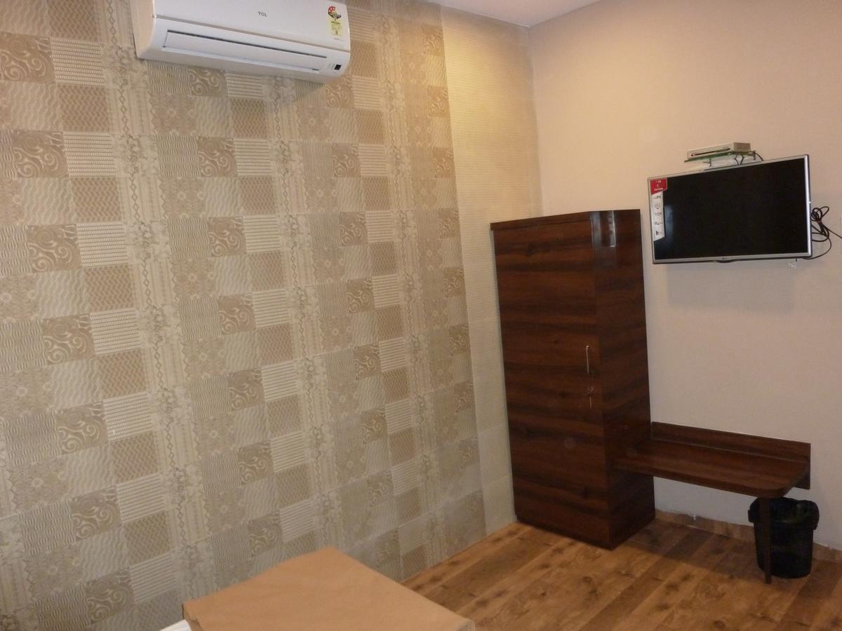 Hotel Regal Palace Mumbai Bagian luar foto