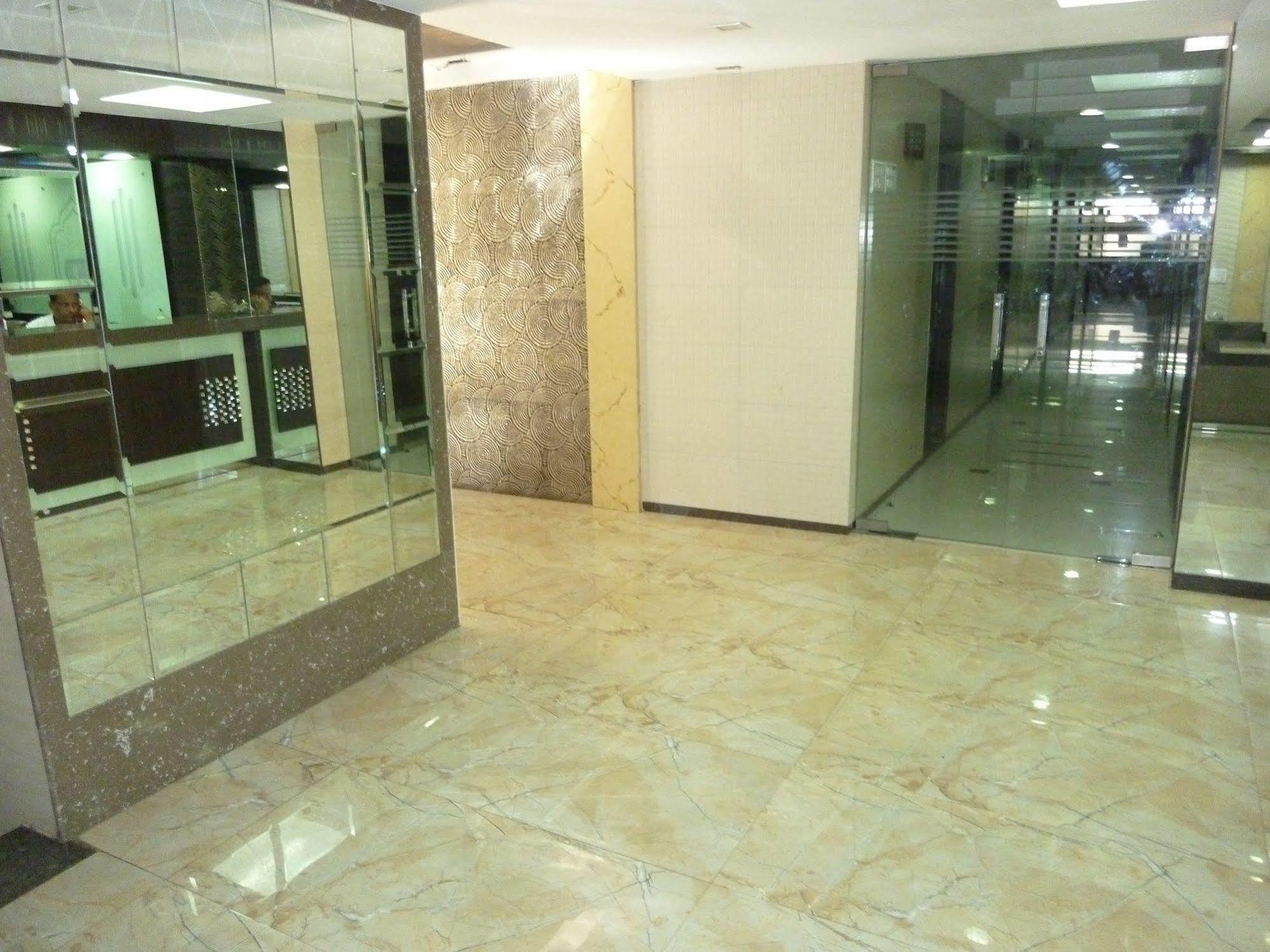 Hotel Regal Palace Mumbai Bagian luar foto