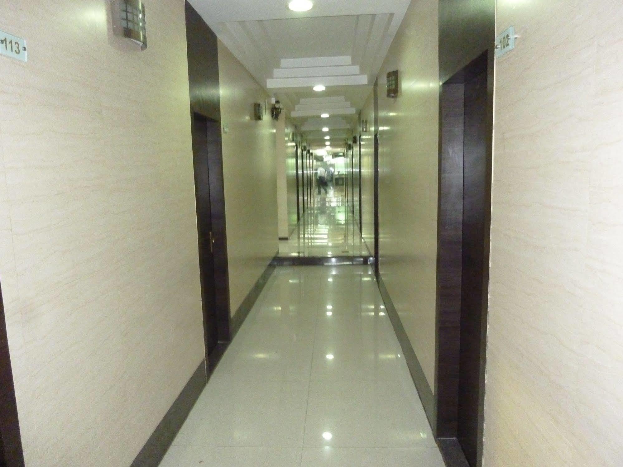 Hotel Regal Palace Mumbai Bagian luar foto