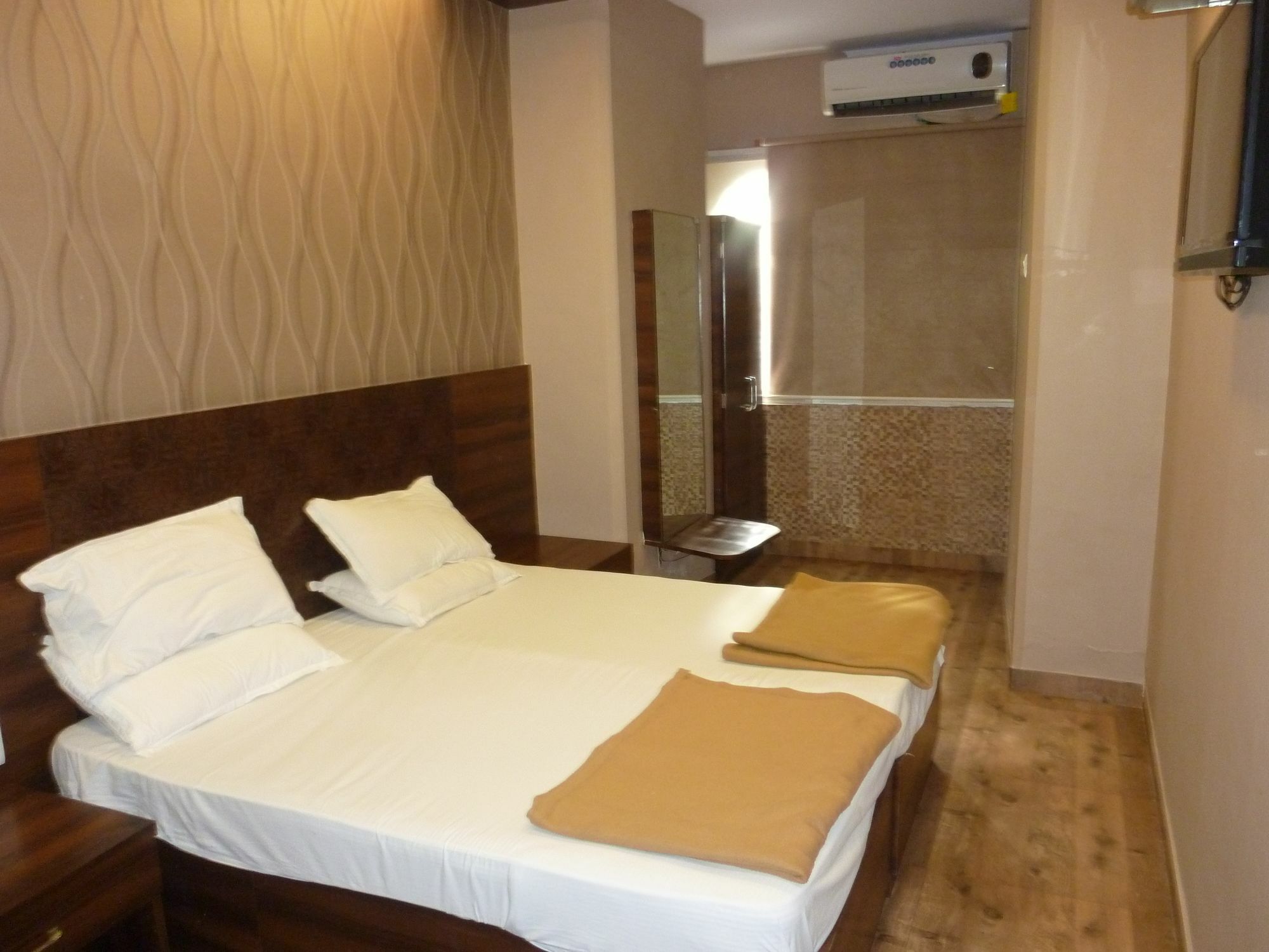 Hotel Regal Palace Mumbai Bagian luar foto